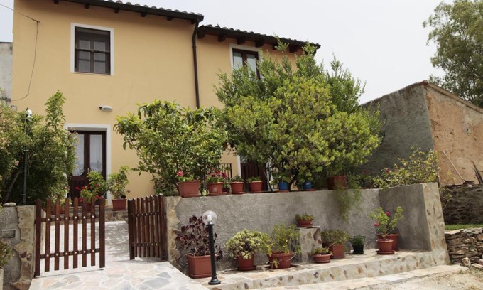 Santadi Lit Et Petit-Déjeuner | B&B S'ARROSA ANTIGA