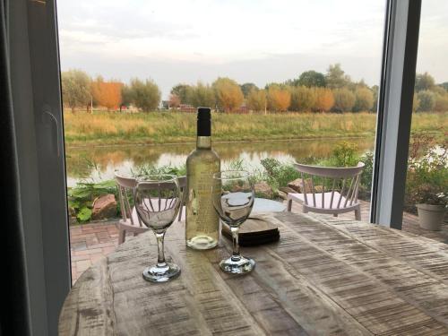 Stiens Chalet De Ski | B&B Snurk Stiens, fijn verblijf aan open vaarwater