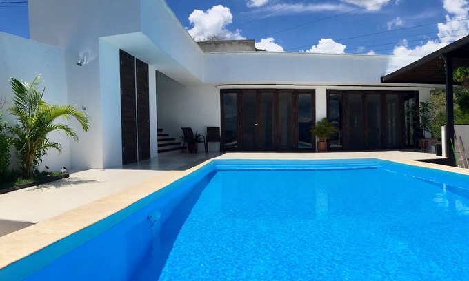 Guadalajara de Buga Lit Et Petit-Déjeuner | B&B Villa Miravalle, Chambre privée dans Villa avec terrasse et piscine