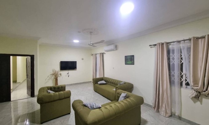 Cape Coast Maison | B's Classic and Cozy - Apt #2