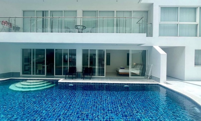 Karon Appartement | B14 Accès à la piscine Vue partielle sur la mer 2 chambres 1 salle de bain à Karon