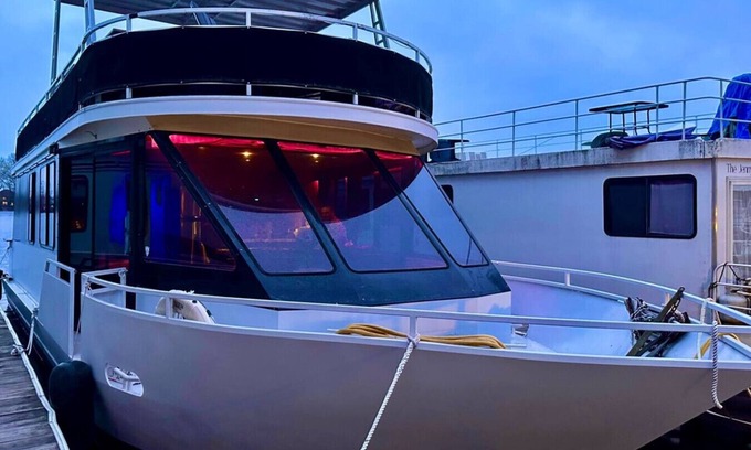 La Crosse Location De Bateaux | b3 Couples Therapy Yacht