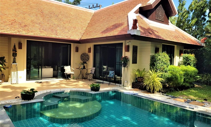 Rawai Villa | Villa dans le jardin tropical près de la plage, installation gardée 24h / 24