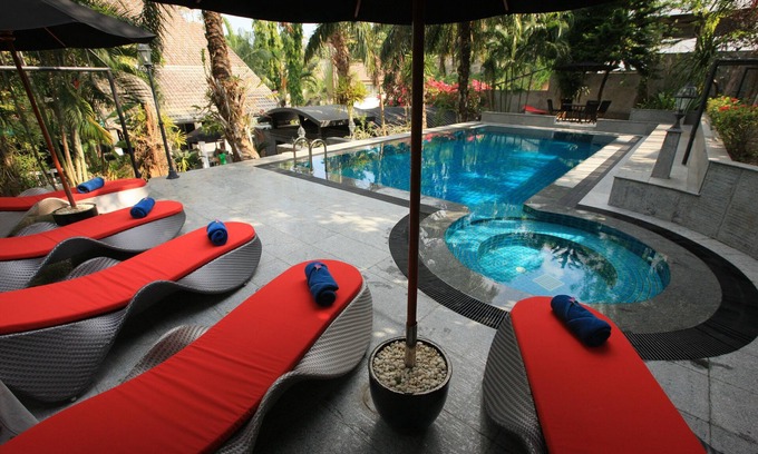 Patong Villa | Baan Heaven / Sleep's 15 people / Patong Beach Villa Private Pool / Jacuzzi