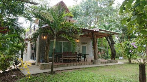 Suan Phueng Station Balnéaire | Baantantara