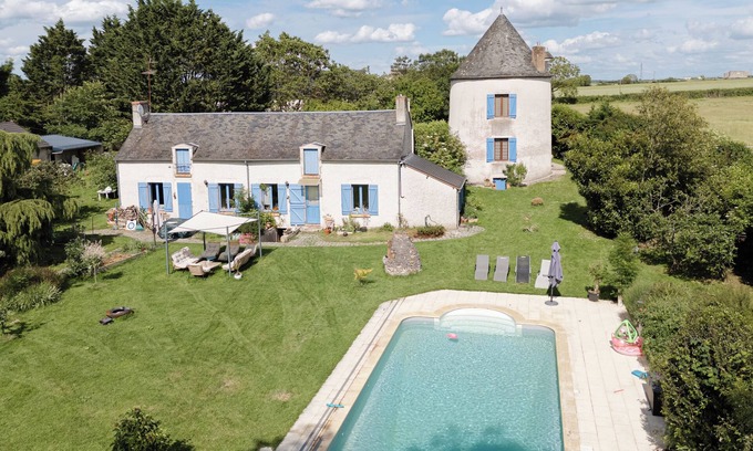 Allouis Maison | Tour de Bablou - insolite