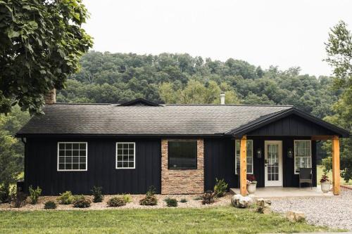 Cocolamus Maison | Back Country on 8 Acre - Stream, Pond & Animals