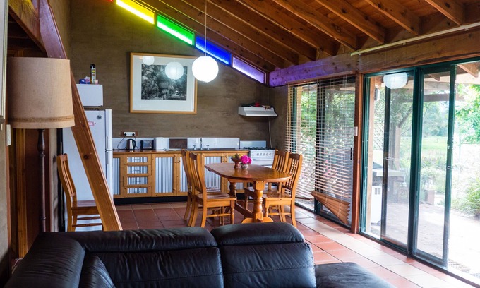 Back Forest Cottage | Retour Forest Retreat Sunrise Cottage