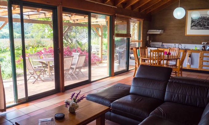 Back Forest Cottage | Retour Forest Retreat Sunset Cottage