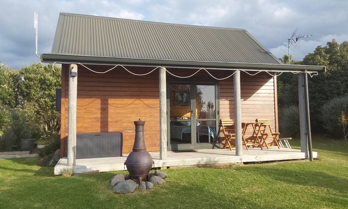 Whakamarama Cabine | Back to Basics in a 5 star location