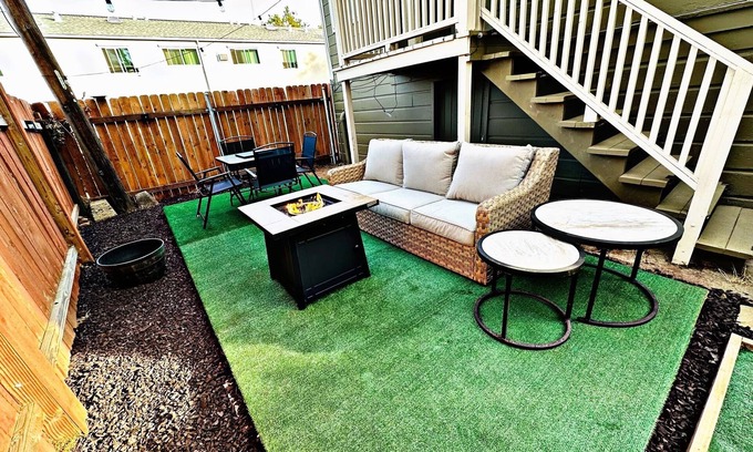 Midtown Sacramento Appartement | Backyard Bliss - Summer BBQs and Firepit Nights