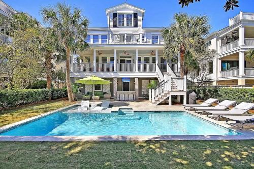 Isle of Palms Maison | Backyard Oasis- Steps 2 Beach, Private Pool & Bar, Sleeps 16, 7 Bedrooms 5 and a half bathrooms "The Lucky Penny"