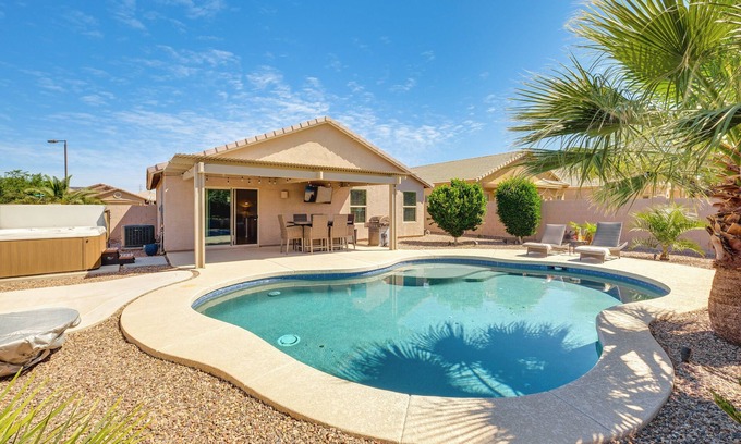 San Tan Valley Maison | San Tan Valley Accueil Animaux de compagnie w / Oasis Backyard!