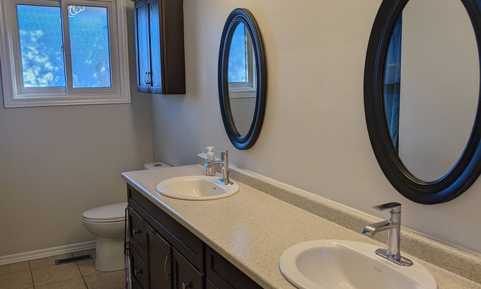 Kitchener Maison | Backyard Oasis with Pool, Hot tub & Fire table. 4 bedrooms, gym, & a yoga area!