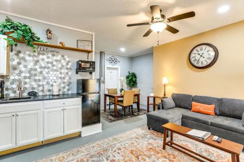 Sumter Appartement | Backyard Oasis with Pool Sunny Sumter Studio!