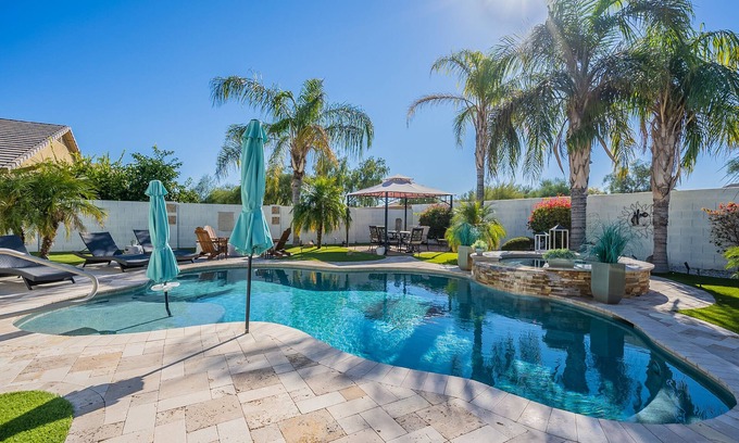 Circle Cross Ranch Maison | Backyard Paradise in the Valley! Pool/Jacuzzi!