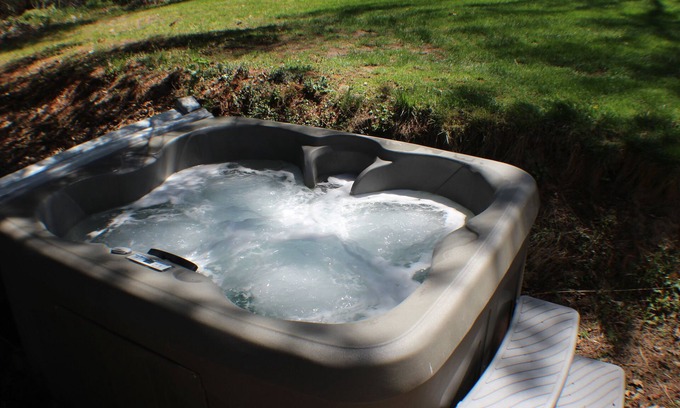 Cascade Cabine | Wooded studio guesthouse w/hot tub