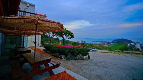 Byeonsan Maison | Bada Jeonmang With Hill Pension