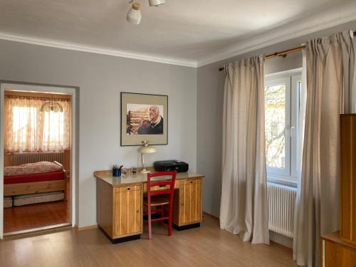 Heidenreichstein Appartement | Baeckerei Mueller - große Unterkunft mit mid century Charme, zentral, sehr gut für Familien, privat, Stadt&Natur, Café im Haus
