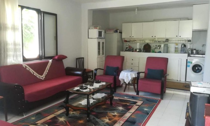 Aliaga Appartement | Bahçeli deniz kenarında daire