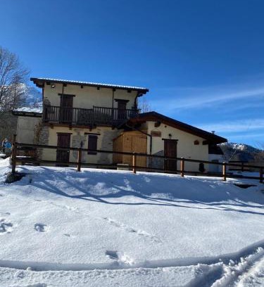Frassino Chalet De Ski | BAITA D PINOT Nature, Trekking and Rustic Comfort