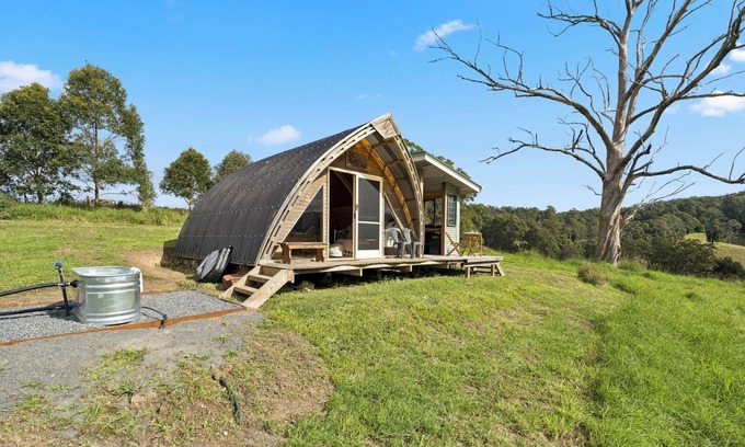 Valery Cabine | Baker's Hut - Off-Grid, Fire Pit, Fire Bath, Cozy, Views, Sleeps 2-3