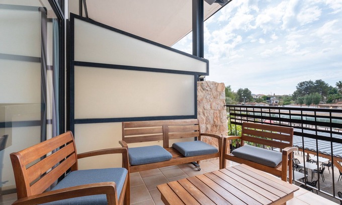 Navarres Appartement | Balcón de las Fuentes : Design, confort et vues uniques
