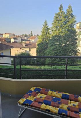 La Celle-sous-Gouzon Appartement | Balcon en ville