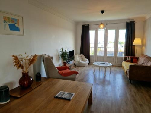 Saint-Pierre Appartement | Balcon sur la rade - Appartement 2 chambres - Pour famille & pros