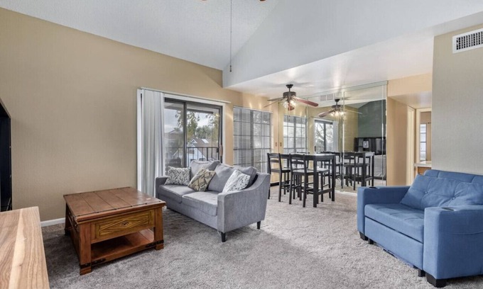 Glendale Appartement | Balcony | Near Glendale Community College