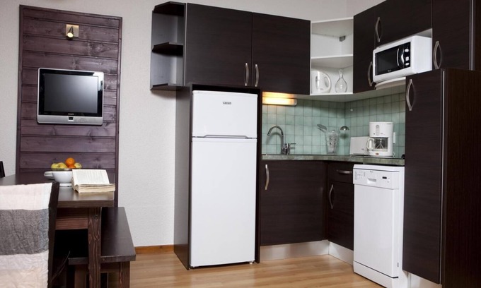 Lanslevillard Appartement | 300m du centre station, piscine, balcon, parking, télévision, casier à ski, 35m², Val Cenis