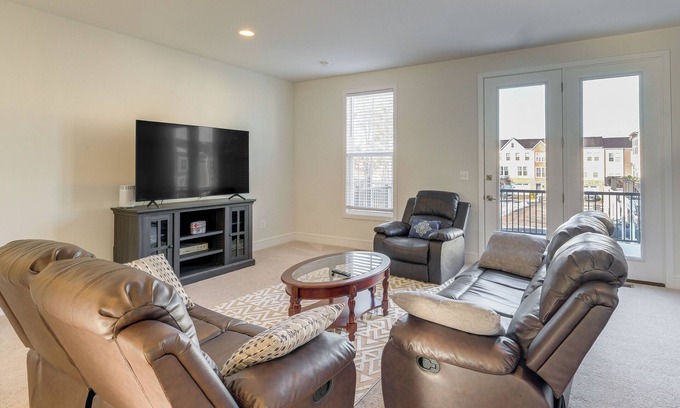 Gainesville Maison | Balcony & Pool Access: Modern Gainesville Home