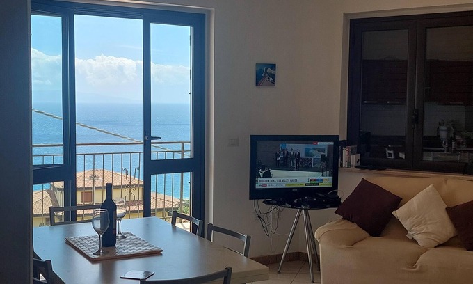 Joppolo Appartement | Balcony - SeaViews - Sleeps 8 - Authentic Italy
