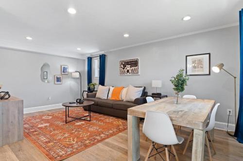 Lower Garden District Maison | Balcony Stay In Garden District Fall Fun