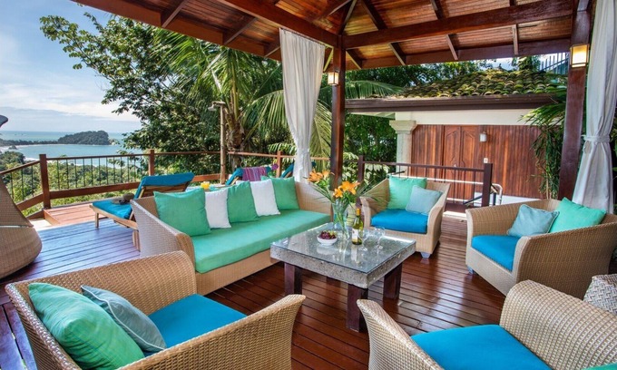 Manuel Antonio Villa | Villa tropicale dans quartier fermé avec piscine privée et vue imprenable.