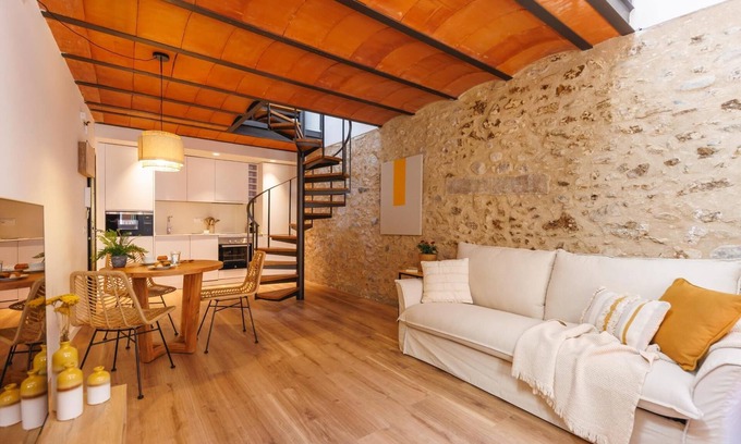 Old Town Appartement | Ballesteries 40 - Duplex apartment in Girona | Bravissimo