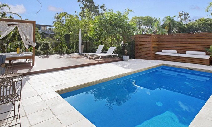 Morningside Maison | Balmoral House Retreat Pool & Spa