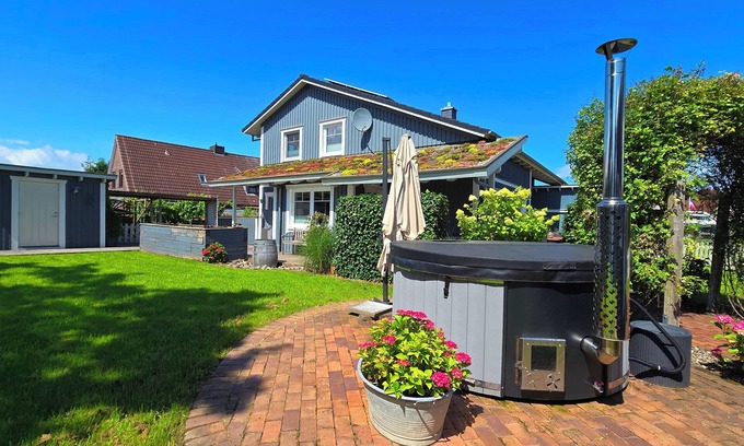 Blekendorf Maison | Fantastic vacation home Lille Hus for up to 12 people and 5 dogs