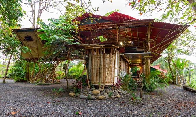 Buenos Aires Maison | Bamboo Beach House Steps away from secluded beach