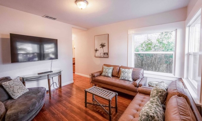 Grant Hill Maison | Bamboo House (Downtown, Convention Center) 3BR