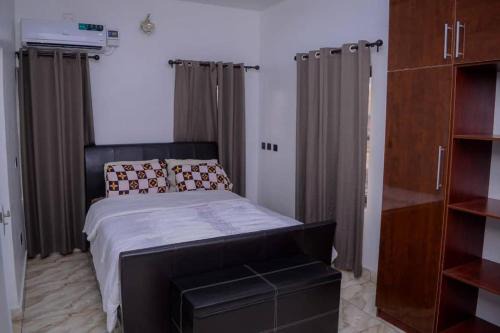 Surulere Appartement | Bamgbose Apartments - Sleeps 2 - Parking - Balcony