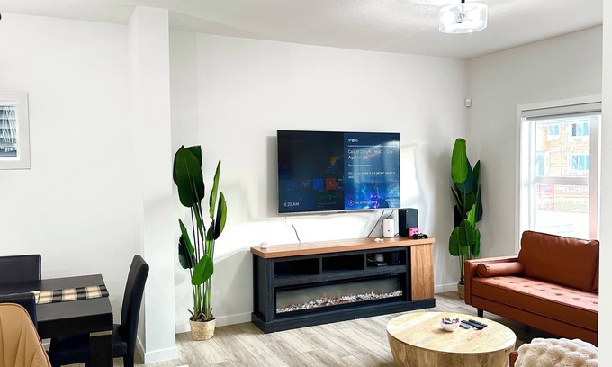 Airdrie Maison | Banff Access, Netflix, Xbox, and WiFi for 10 guest