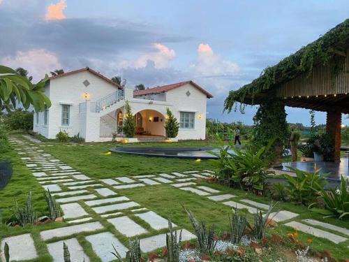 Malur Maison | Bangalore Farm house stay 12 members 3 acres