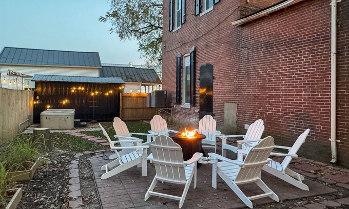 Marthasville Maison | Bank Haus - En vedette sur USA Today Travel - Vignobles, Katy Trail, Chiens bienvenus