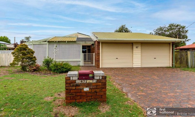 Banksia Beach Maison | Banksia Gem One Street Back From Waterfront