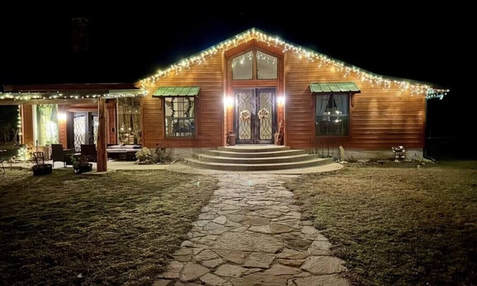 Forestburg Appartement | Banquet Hall & Pool: Expansive Forestburg Ranch!
