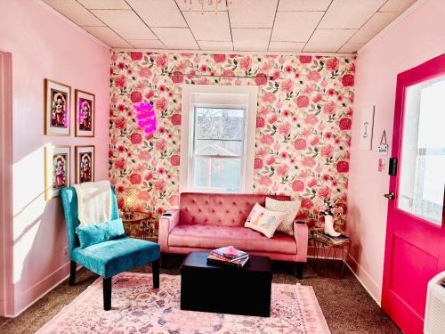 Russell Maison | Barbie-1bed1bathkitchdeckgrill-sleeps Up To 4