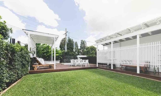 Bardon Maison | Urban Getaway Bardon Luxe 3 bed 2 bath + pool + air con.