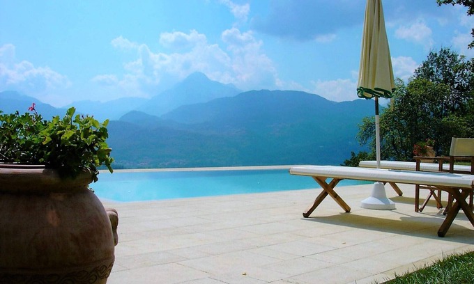 Barga Villa | Barga, avec piscine privée et vue magnifique. Recharge des voitures électriques.