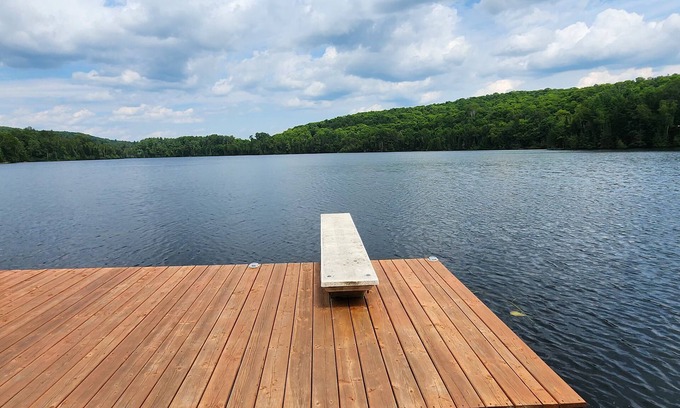 Highlands East Cottage | Barker's Lakefront Cottage - Upper Cardiff Lake, Highlands East
